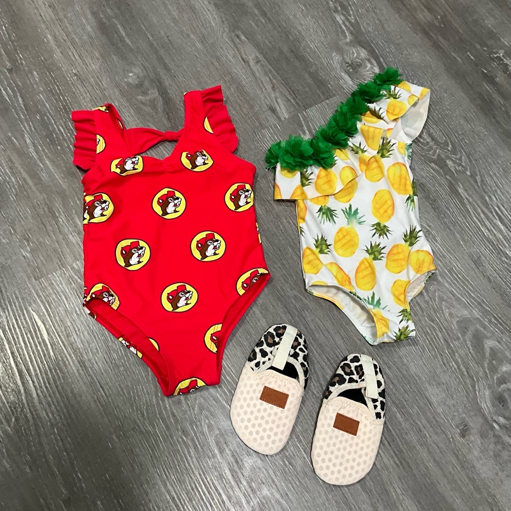 Buc-ee's Red Suit, Pineapple One Shoulder One Piece Suits Sz 2t With 5/6 Sz Wate